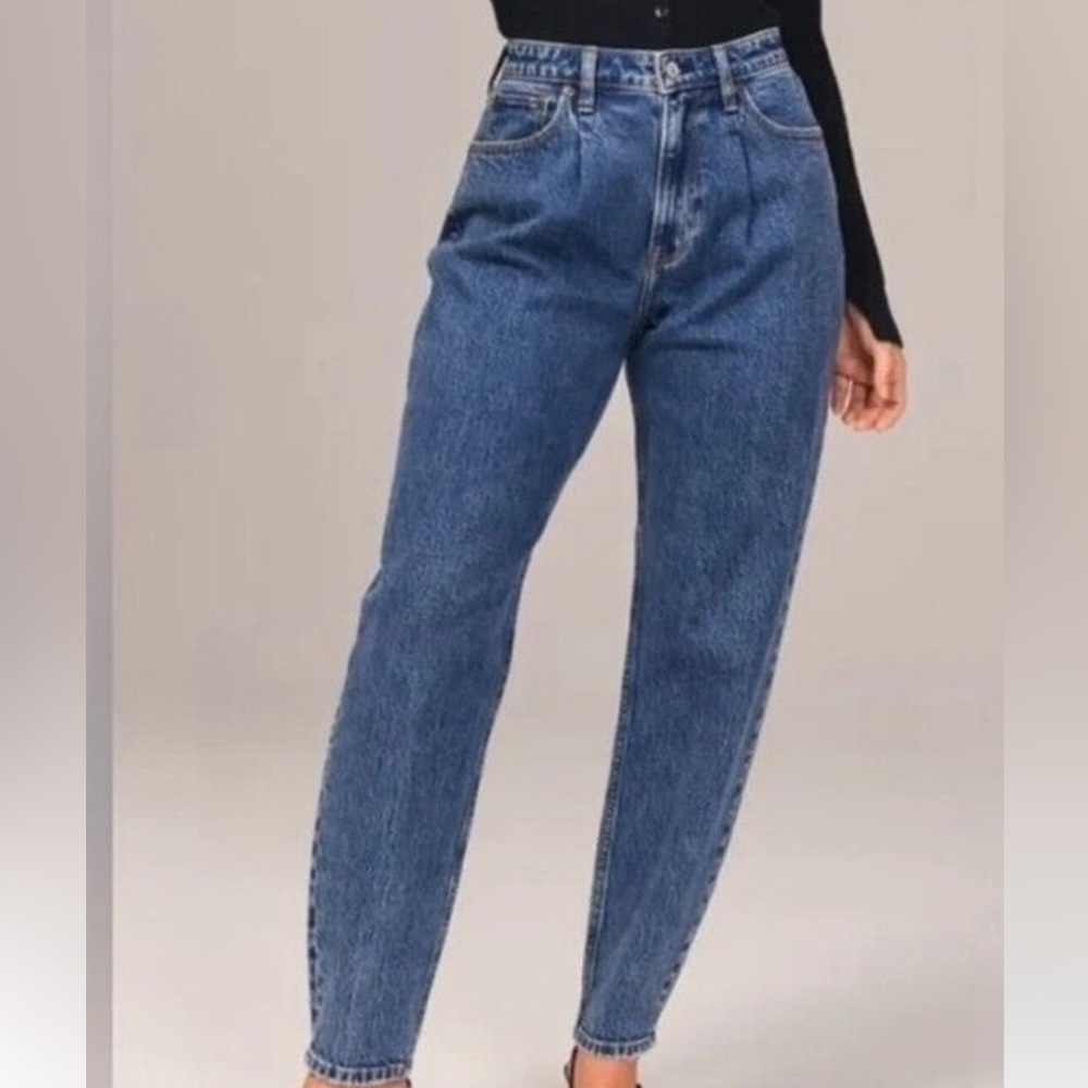 Abercrombie & Fitch High Rise Mom Jeans - Medium Blue 27